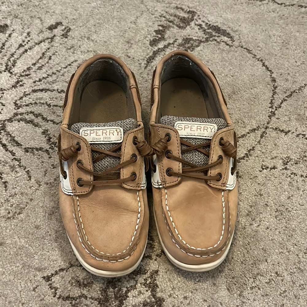 Kid girls size 2.5 sperrys